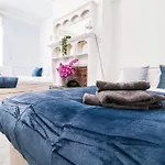 Recently Redecorated 4-Bedroom Home With Free Wifi