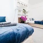 Recently Redecorated 4-Bedroom Home With Free Wifi