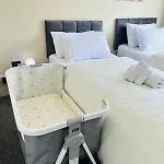 A Quiet Room In A Well Furnished Apartment Close To Gun Wharf Quays