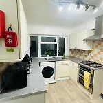 A Quiet Room In A Well Furnished Apartment Close To Gun Wharf Quays