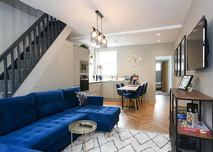 Pass The Keys Newly Refurbed 3Bed 2Bath House In Central Portsmouth