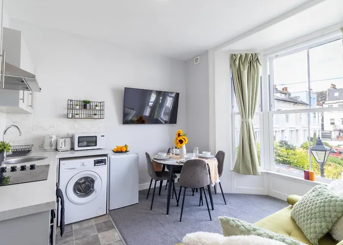 Open Mind Property - Cosy Apartment With 2 Beds