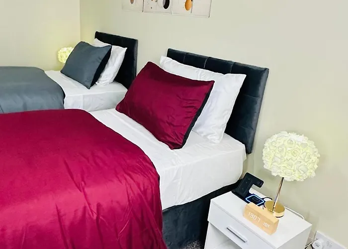 Private Room In A Well Appointed Centrally Located Apartment By The Sea