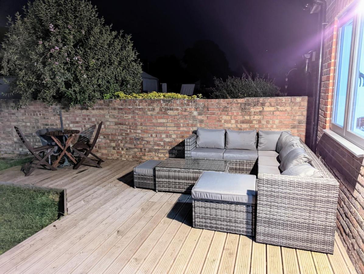 Holiday home Bright Haven: 4-bed With Garden, Spa & Parking *