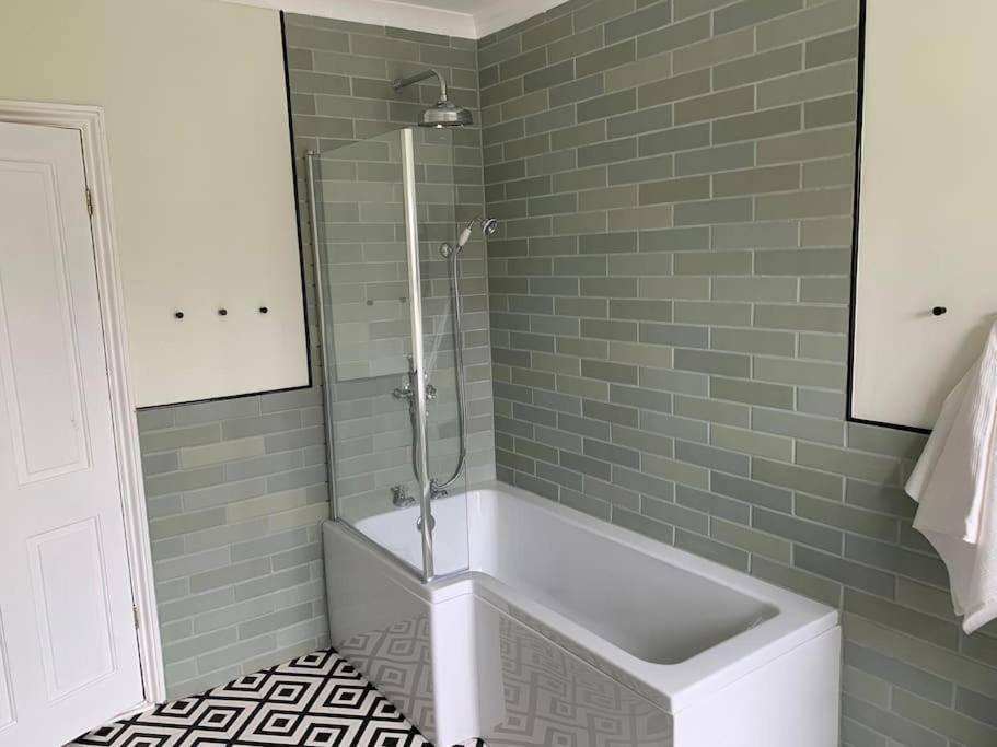 Apartment Napier - A Beautiful House In The Southsea Location