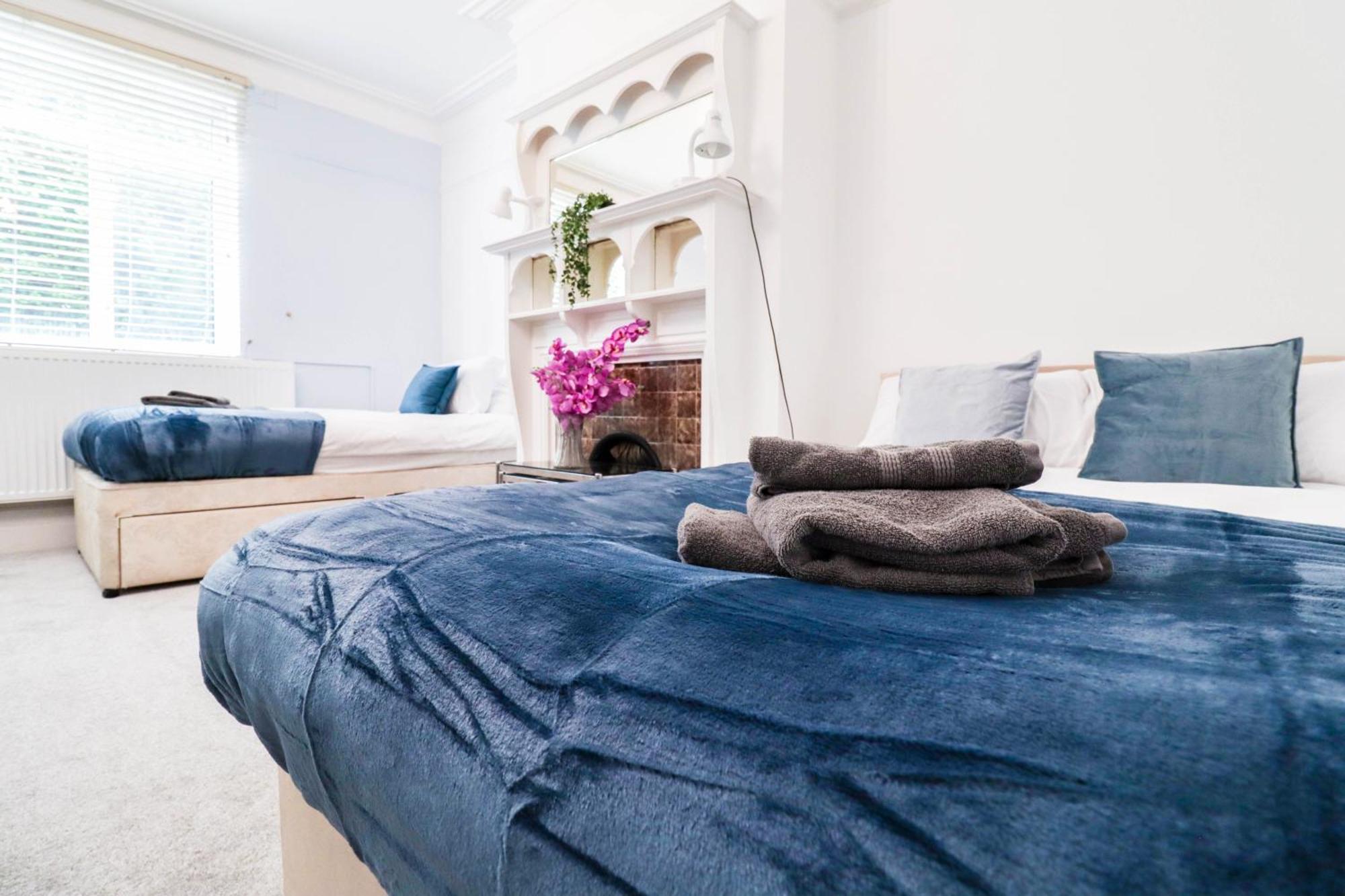 Recently Redecorated 4-bedroom With Free Wifi Apartment
