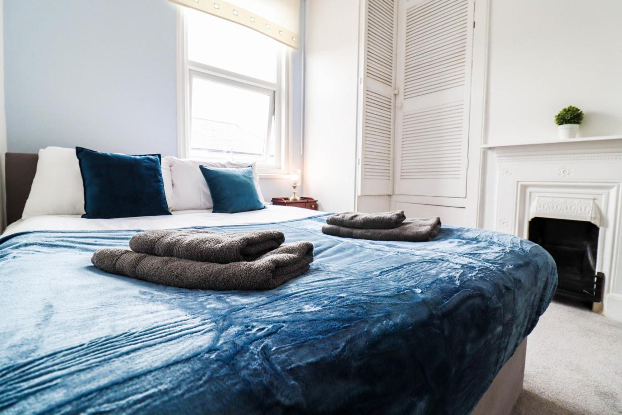 Recently Redecorated 4-bedroom With Free Wifi