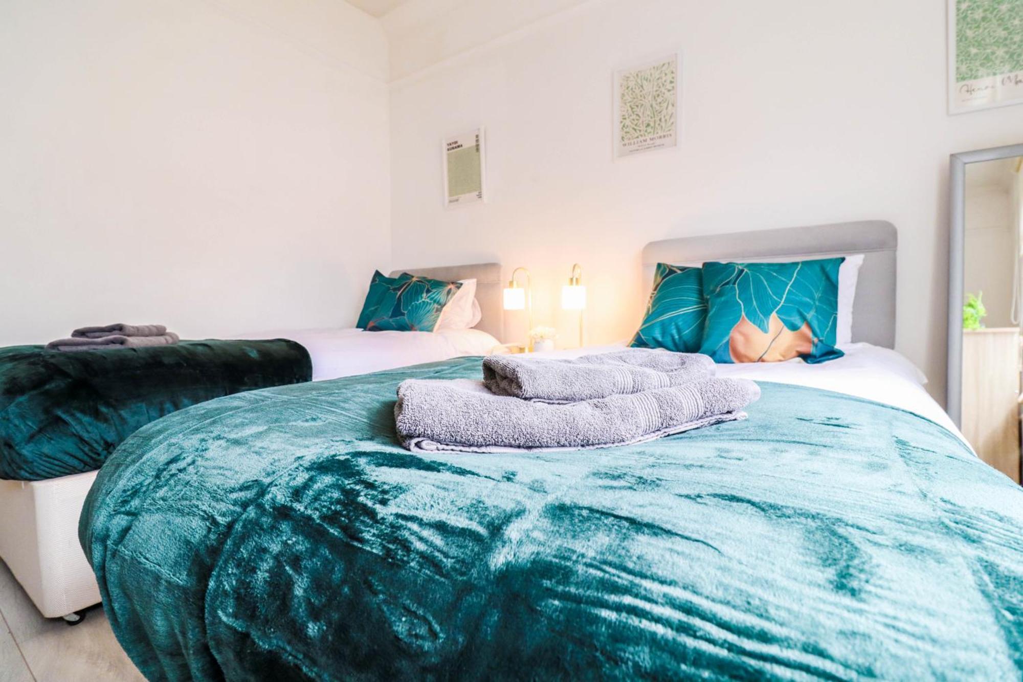 Recently Redecorated 4-bedroom With Free Wifi *