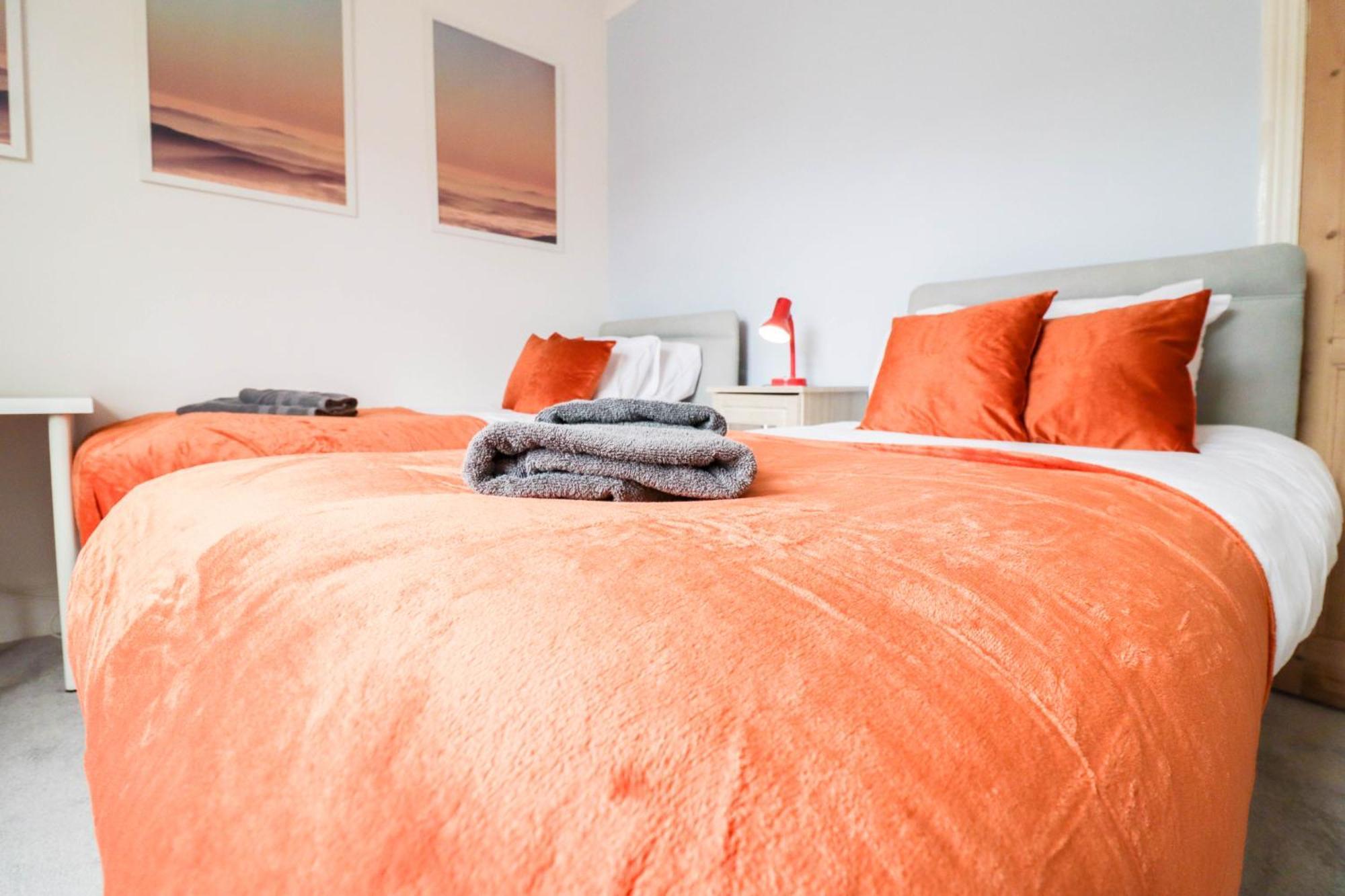 Apartment Recently Redecorated 4-bedroom With Free Wifi Portsmouth