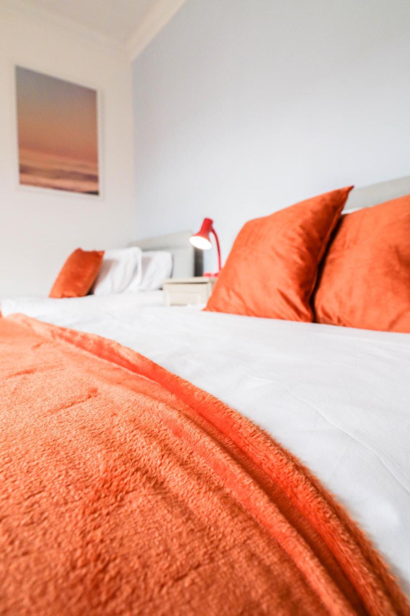 Recently Redecorated 4-bedroom With Free Wifi Apartment