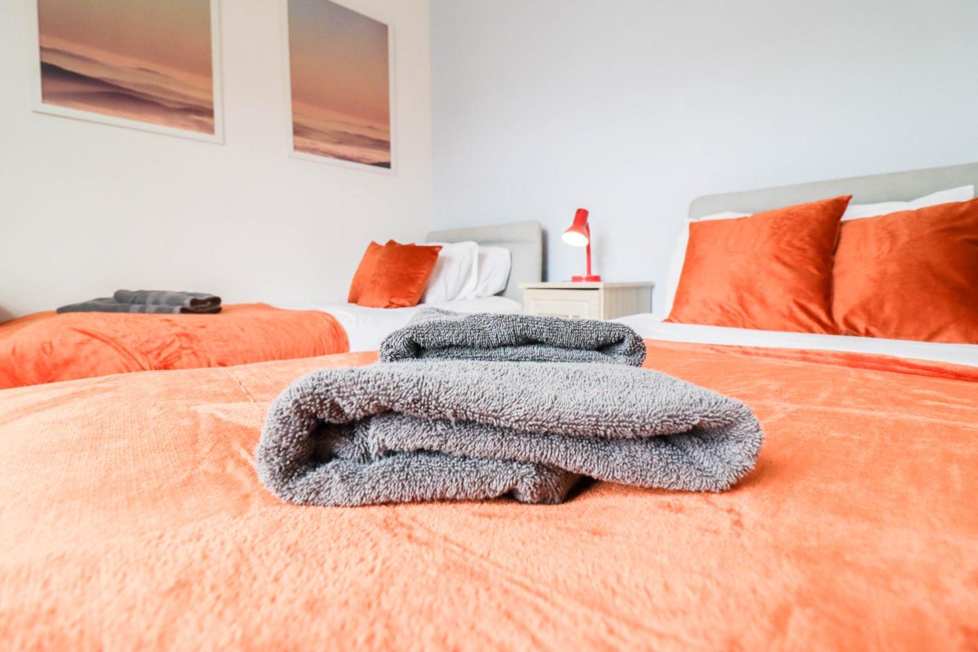 Apartment Recently Redecorated 4-bedroom With Free Wifi Portsmouth