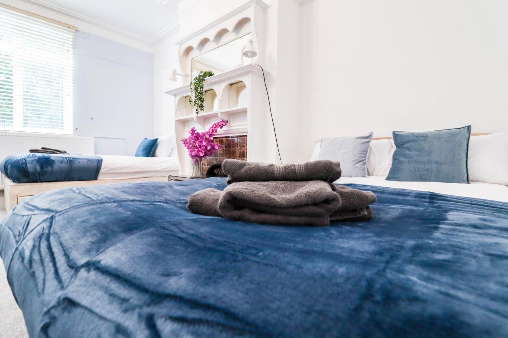 Recently Redecorated 4-bedroom With Free Wifi