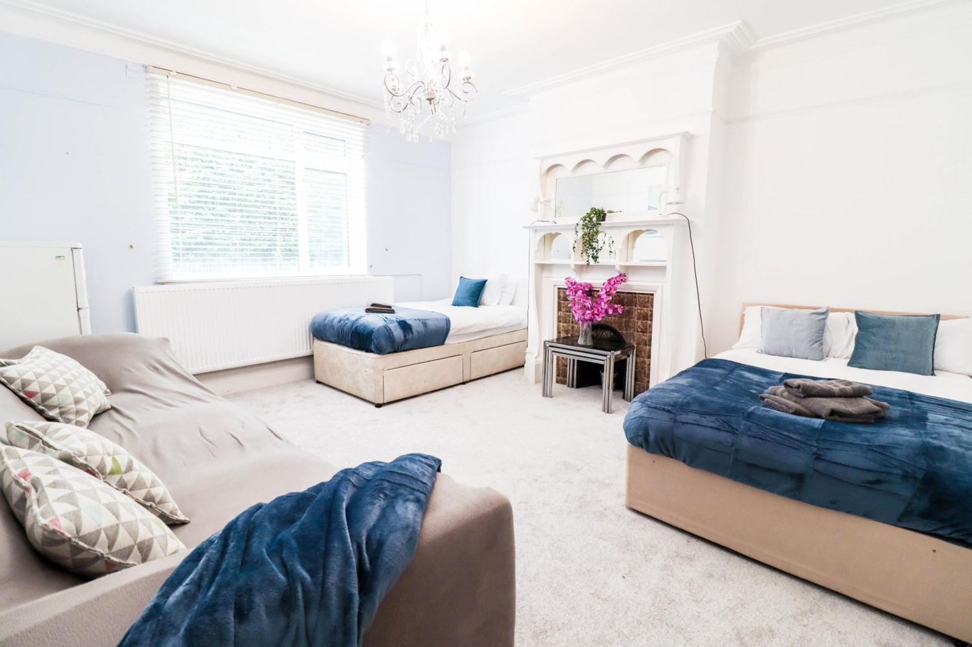 Recently Redecorated 4-bedroom With Free Wifi Apartment