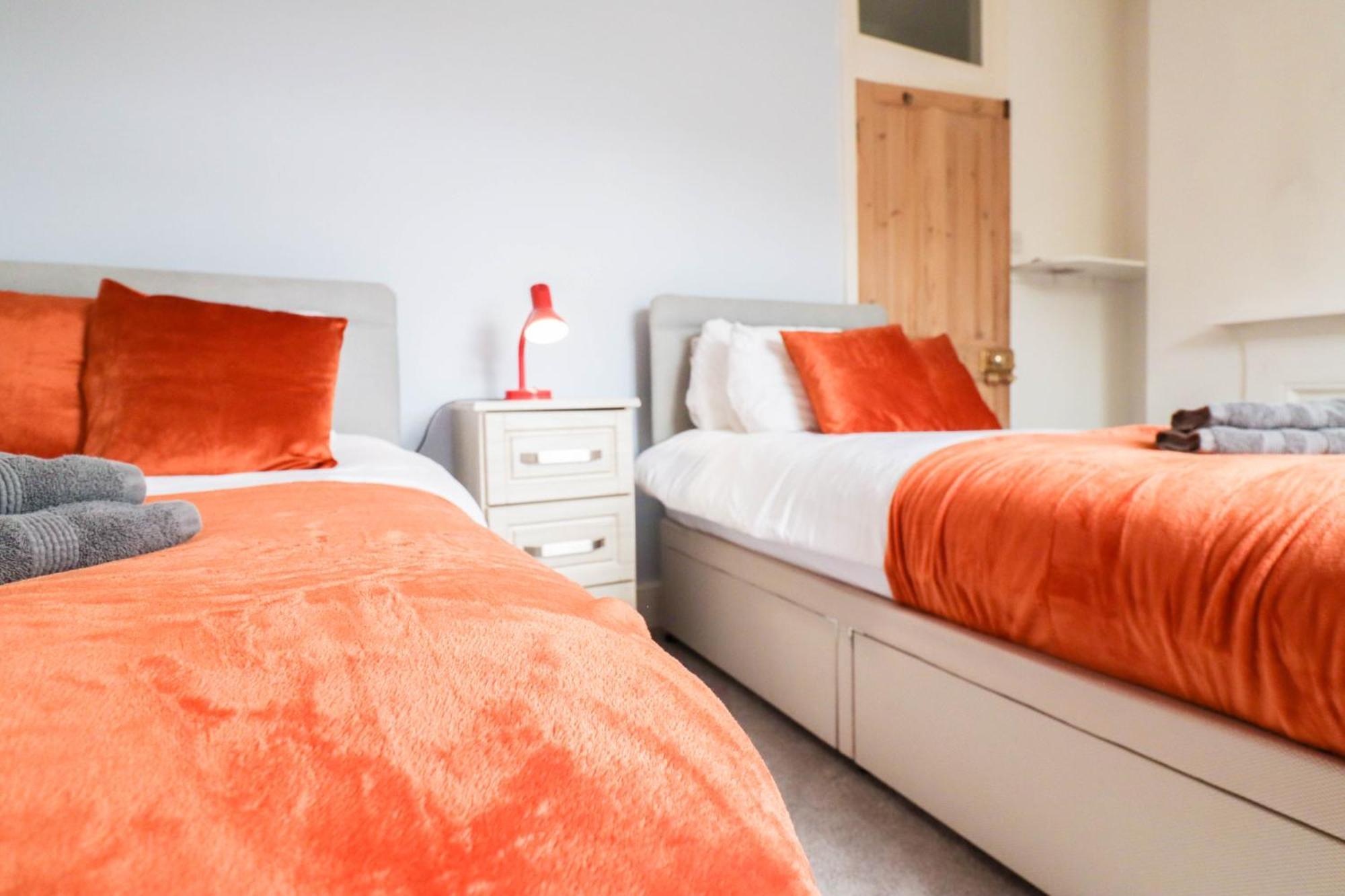 Apartment Recently Redecorated 4-bedroom With Free Wifi