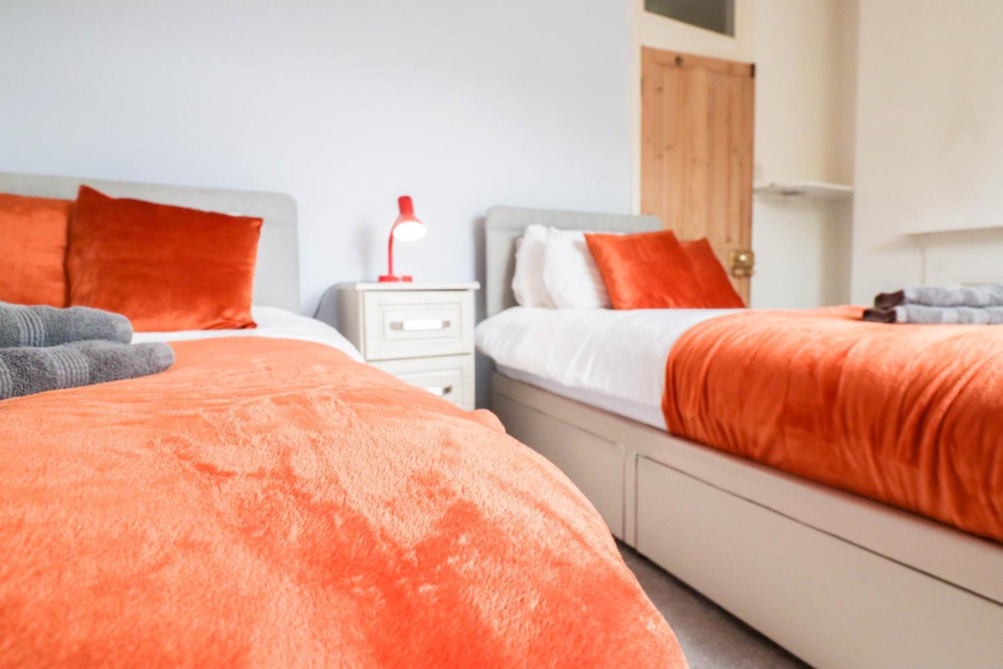 Apartment Recently Redecorated 4-bedroom With Free Wifi