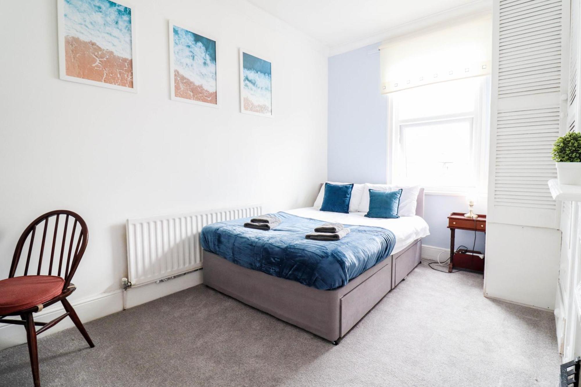 Recently Redecorated 4-bedroom With Free Wifi * Portsmouth