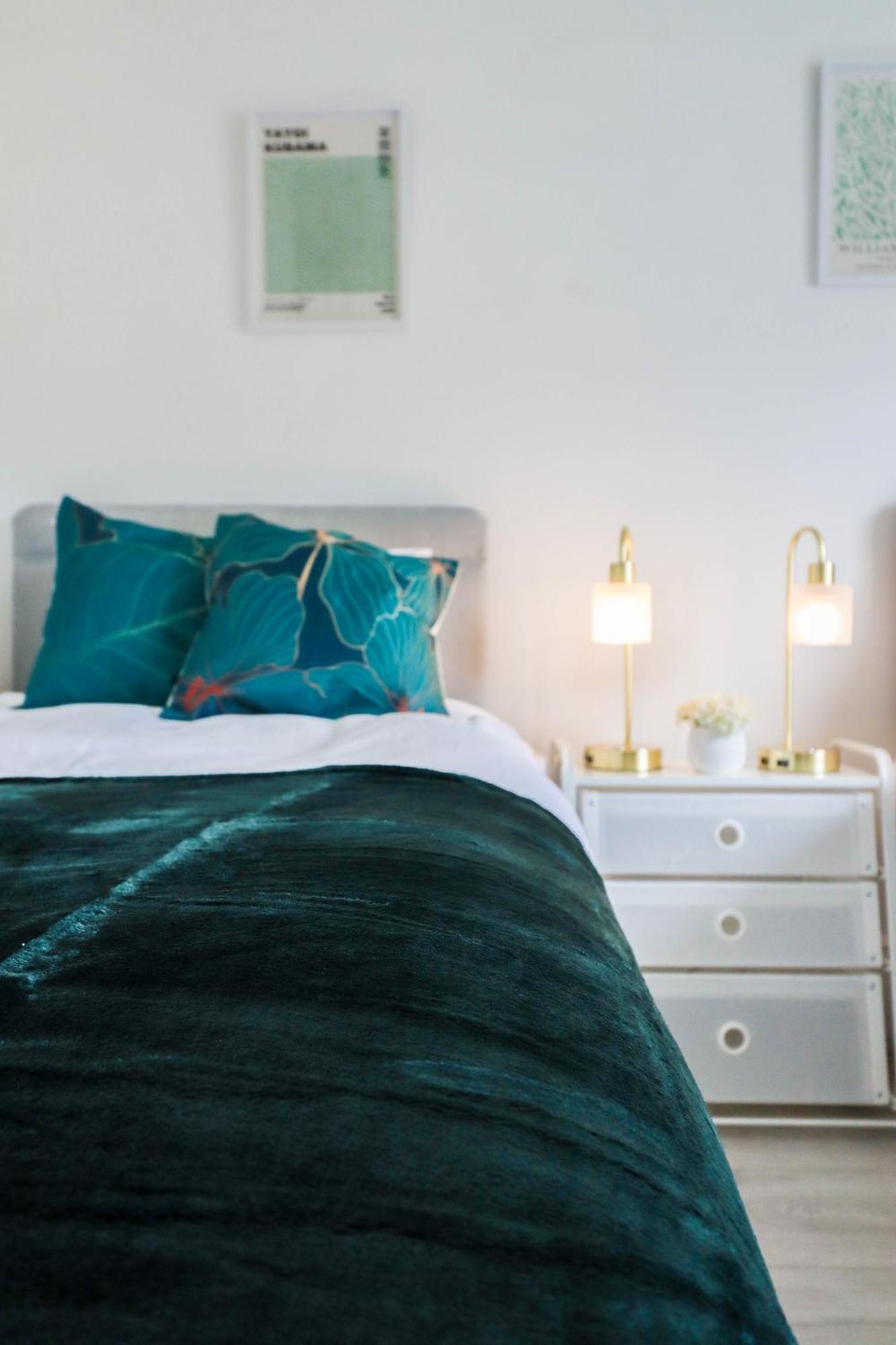 Recently Redecorated 4-bedroom With Free Wifi