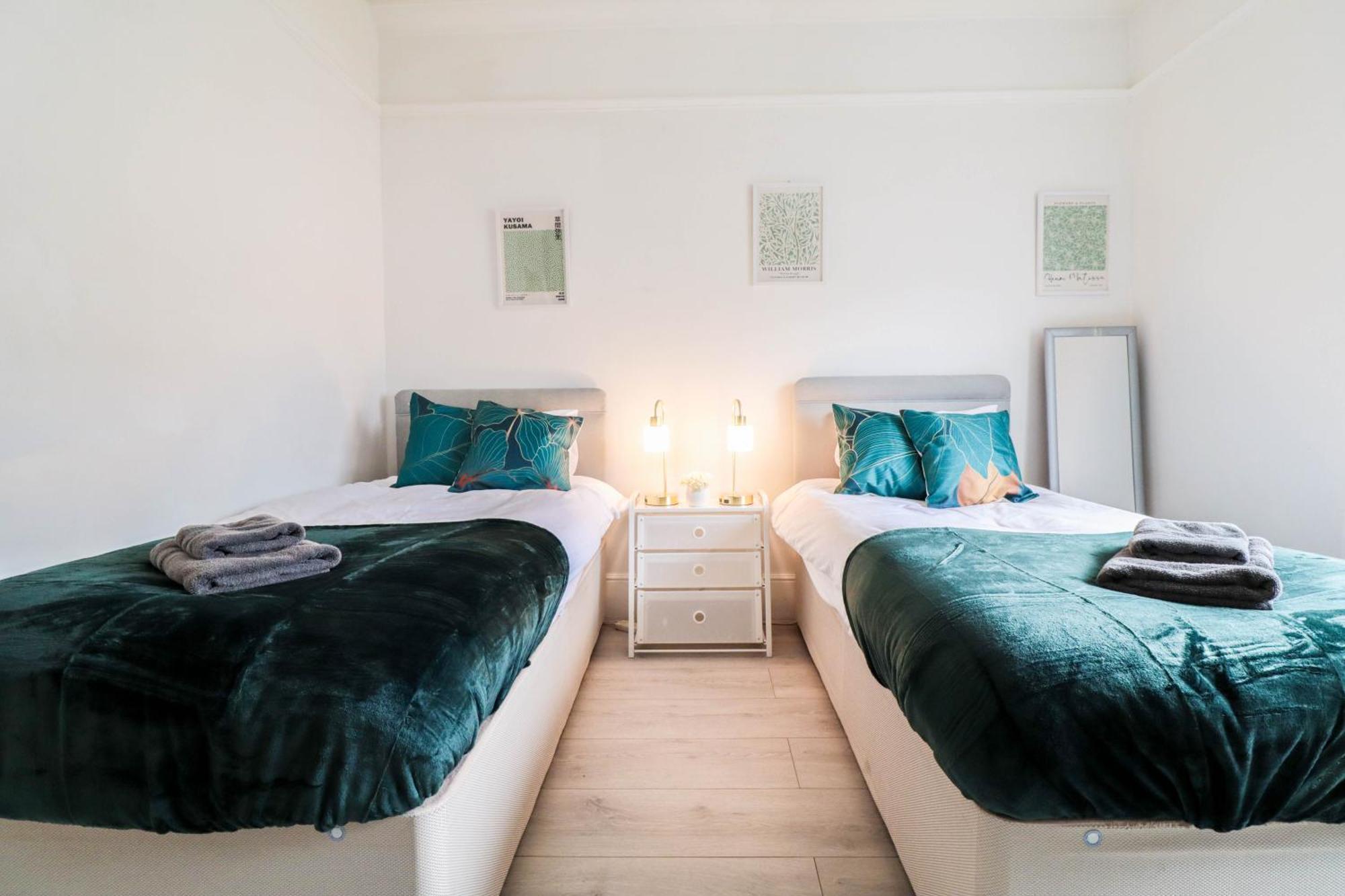 Recently Redecorated 4-bedroom With Free Wifi Apartment