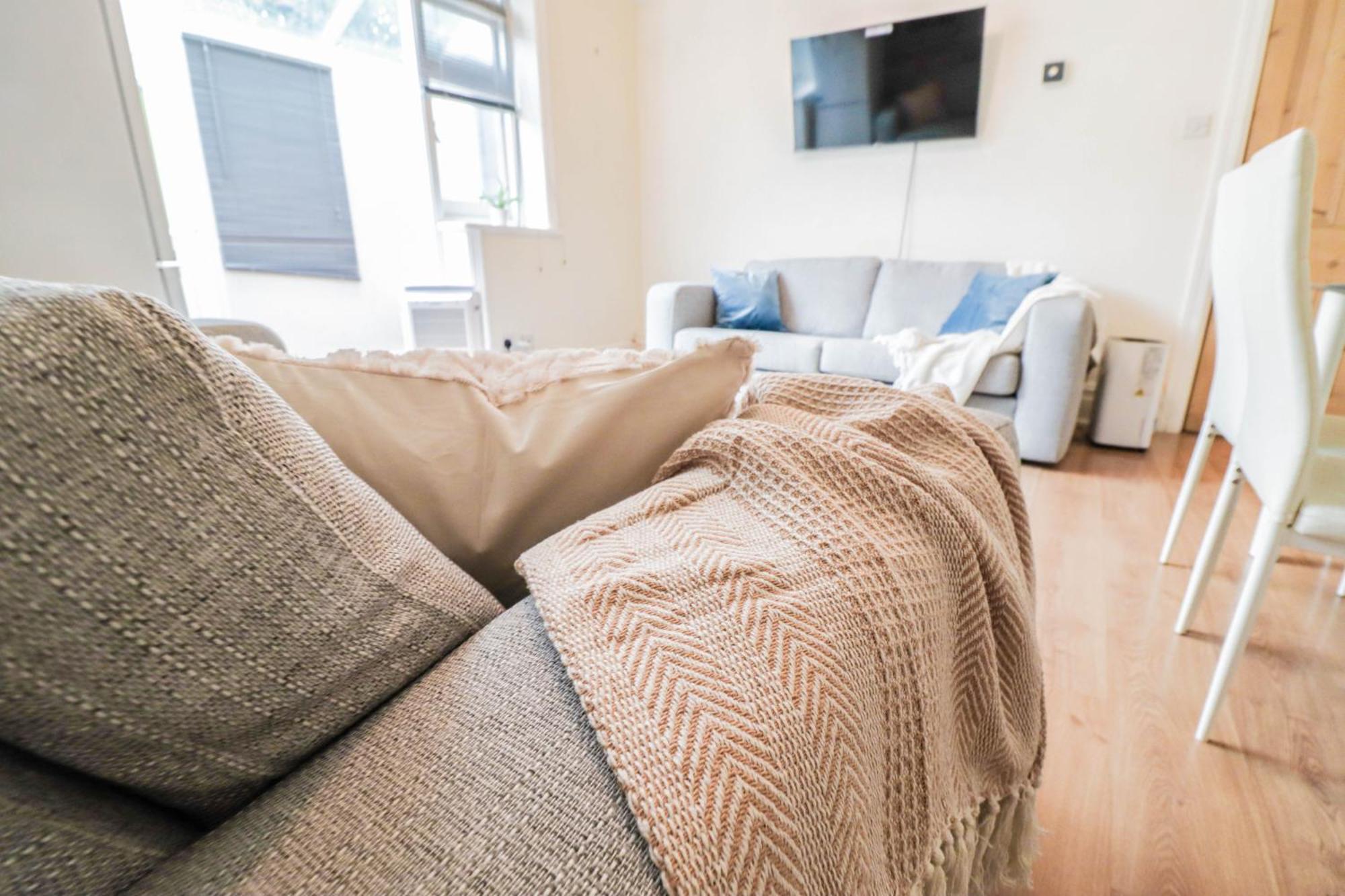 Apartment Recently Redecorated 4-bedroom With Free Wifi Portsmouth