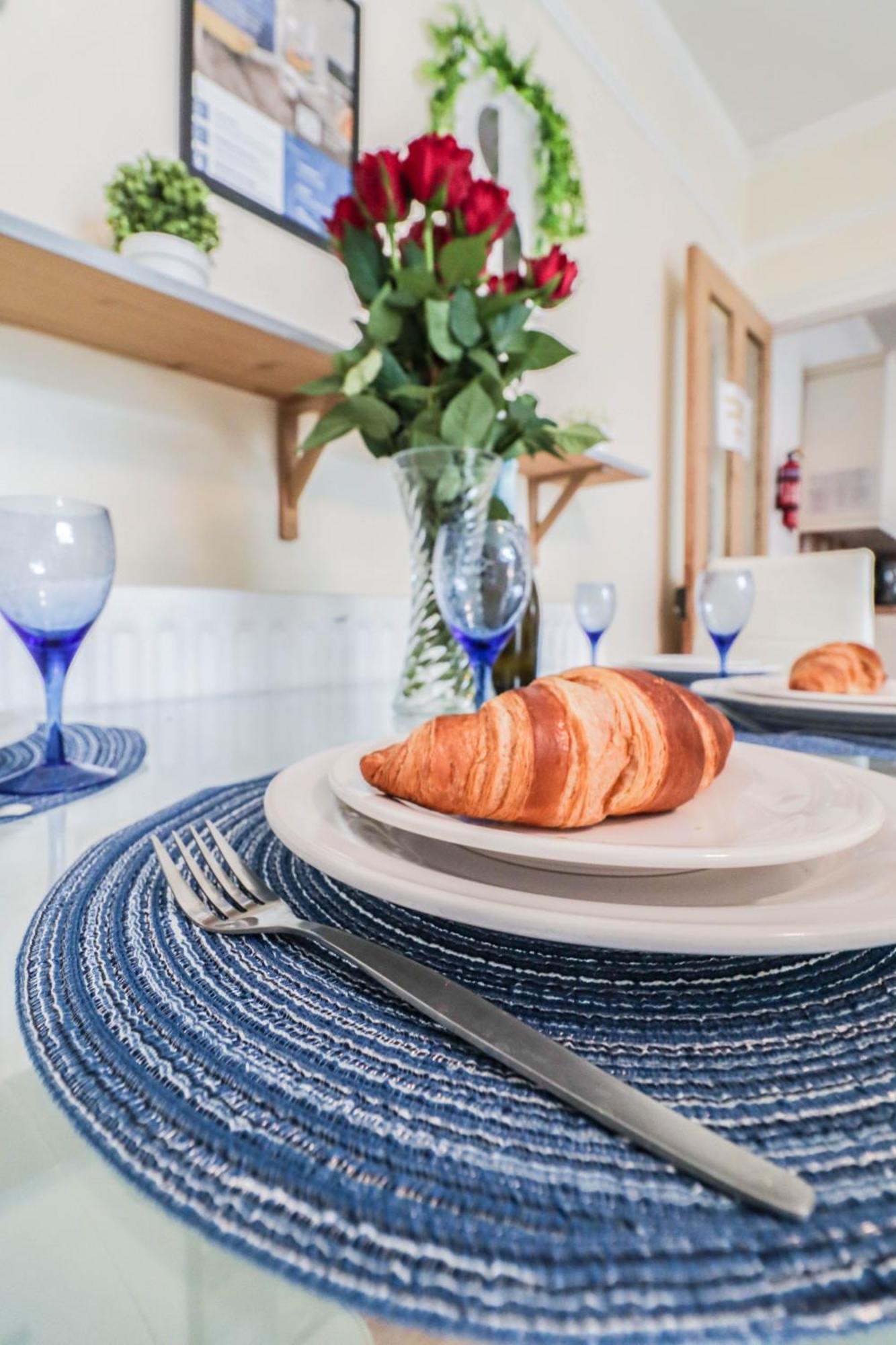 Recently Redecorated 4-bedroom With Free Wifi * Portsmouth