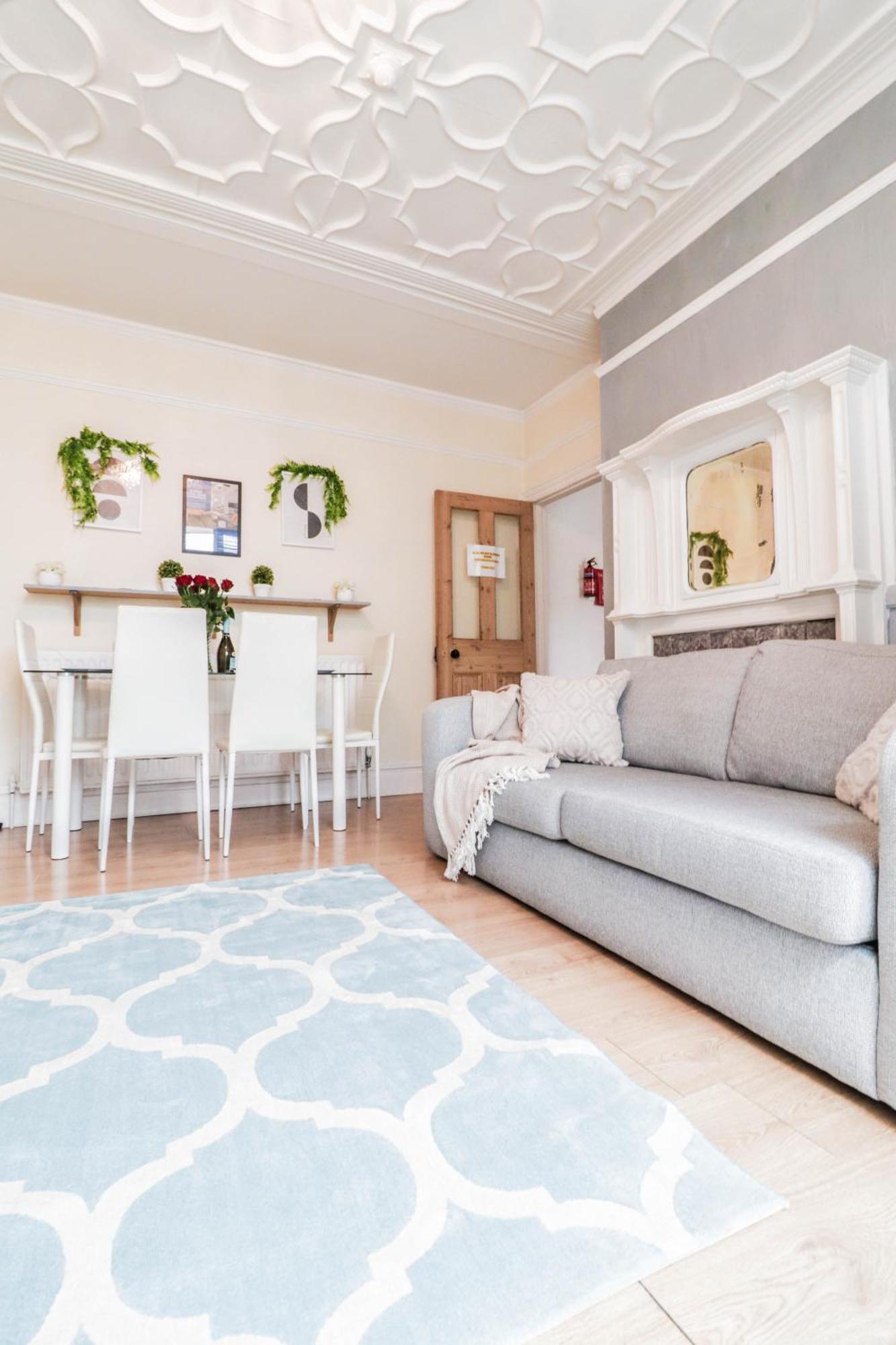 Recently Redecorated 4-bedroom With Free Wifi Apartment Portsmouth
