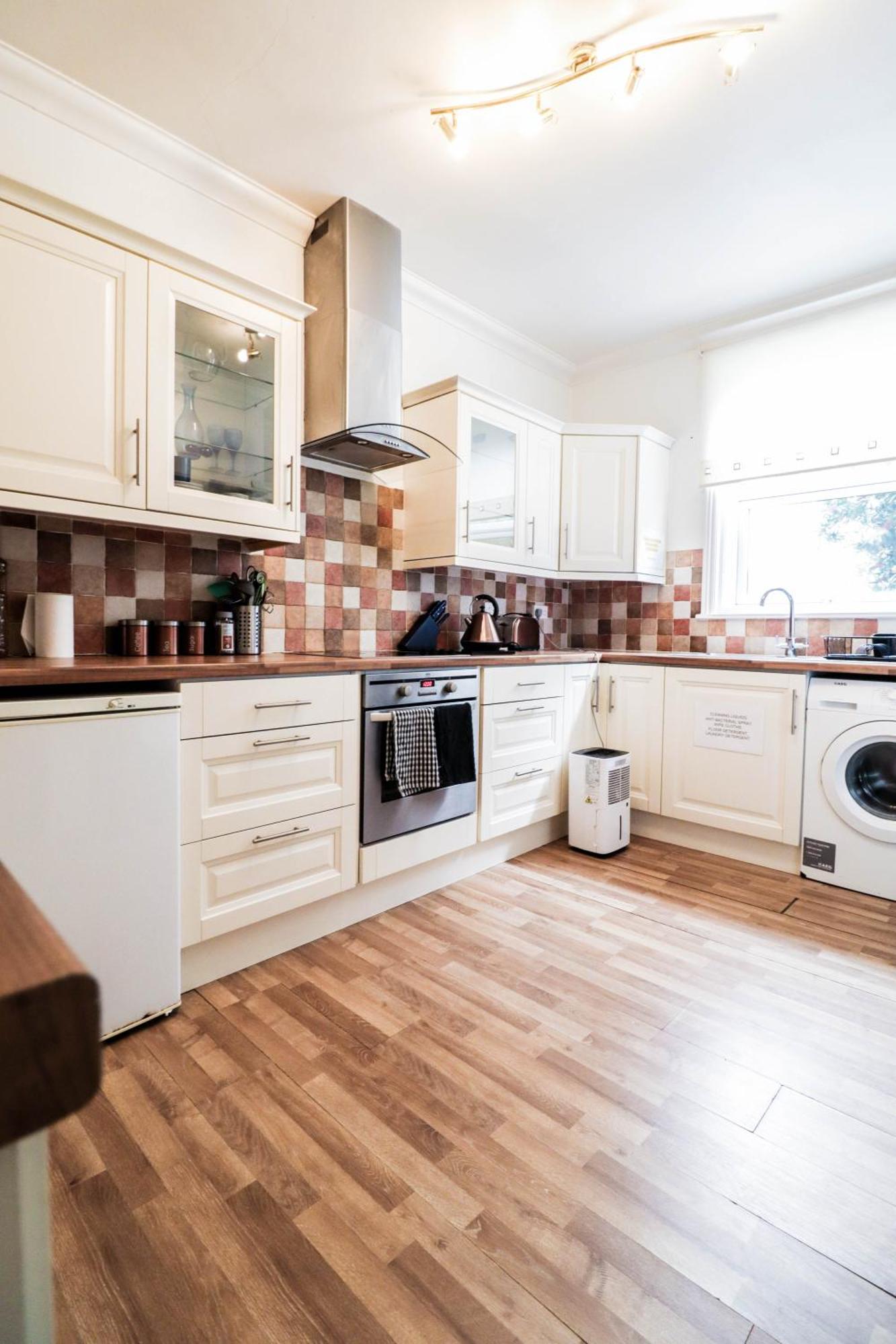 Apartment Recently Redecorated 4-bedroom With Free Wifi
