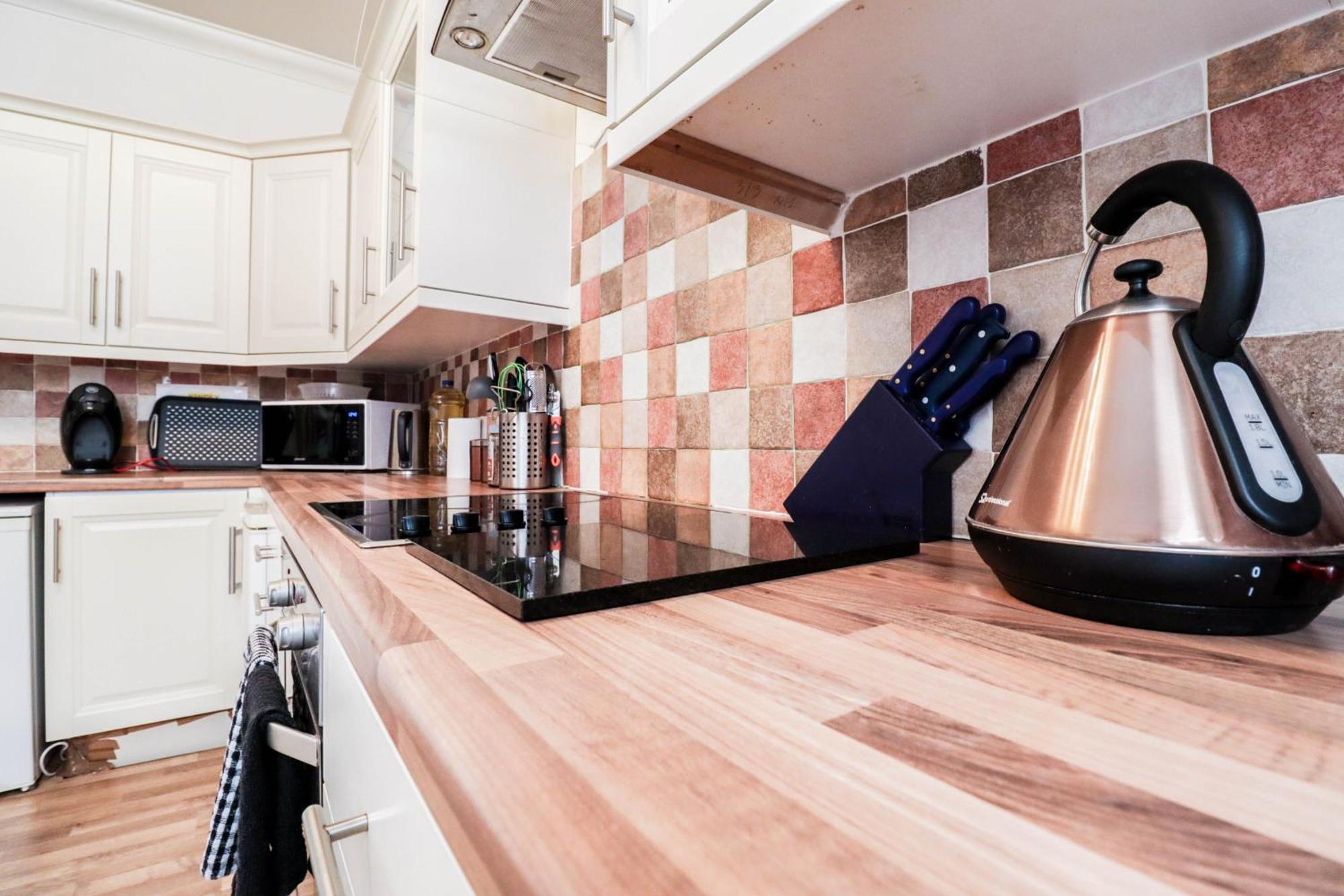 Recently Redecorated 4-bedroom With Free Wifi