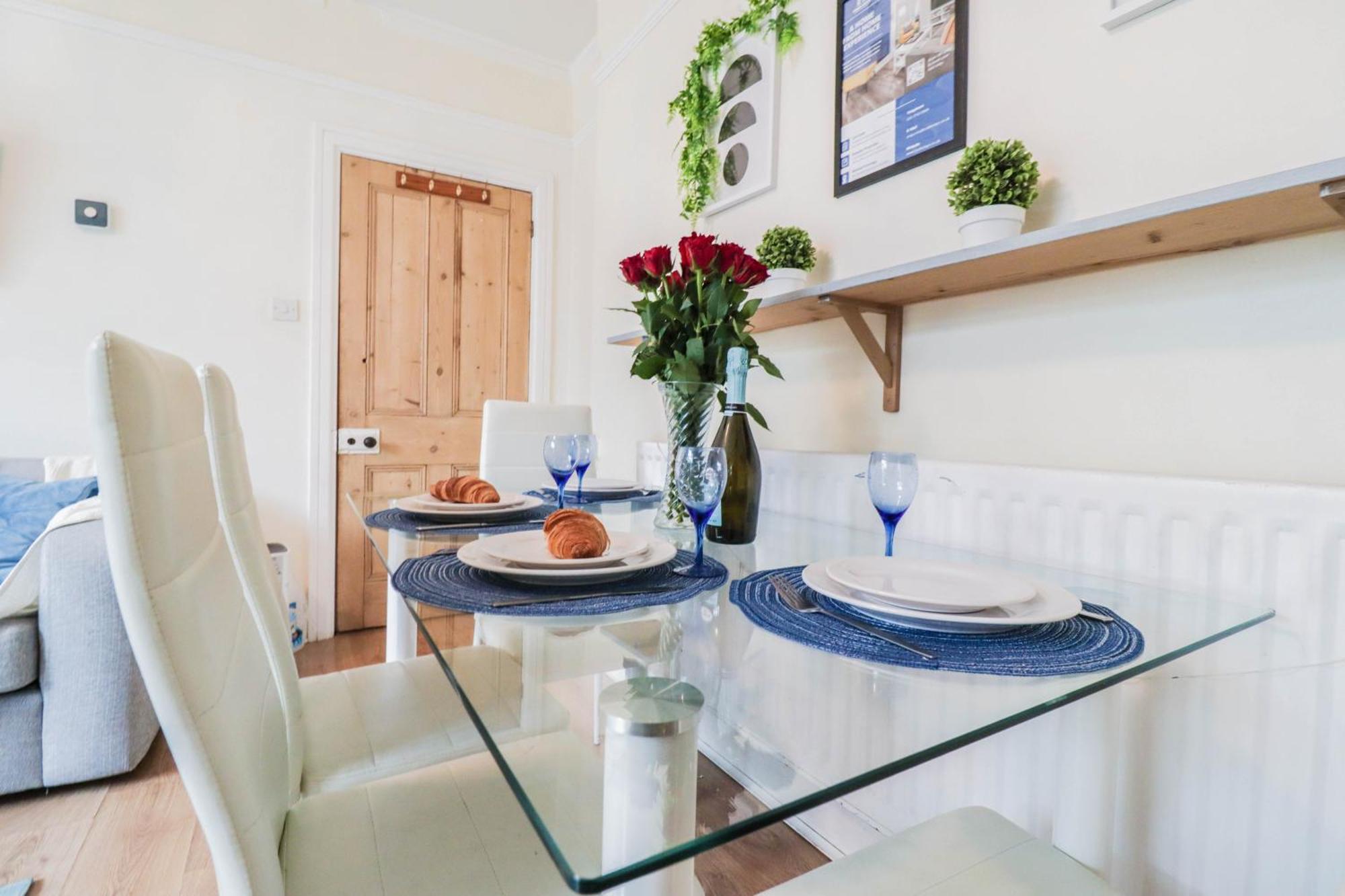 Recently Redecorated 4-bedroom With Free Wifi Portsmouth