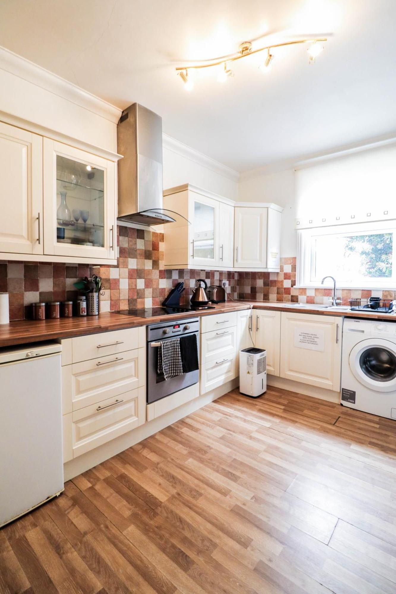 Recently Redecorated 4-bedroom With Free Wifi Portsmouth