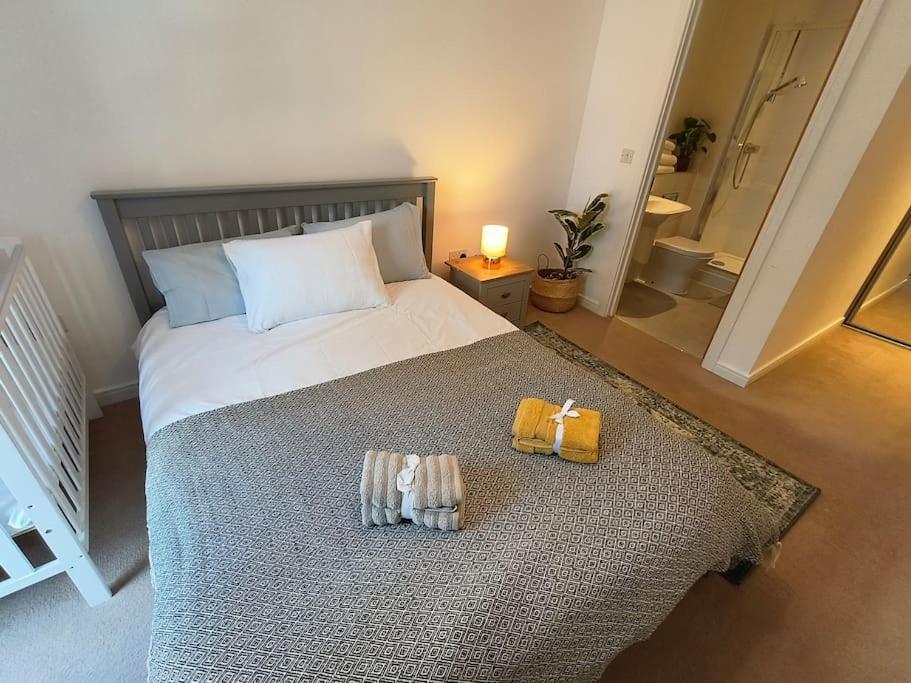Issara 49 - Great Location & Private Parking Apartamento