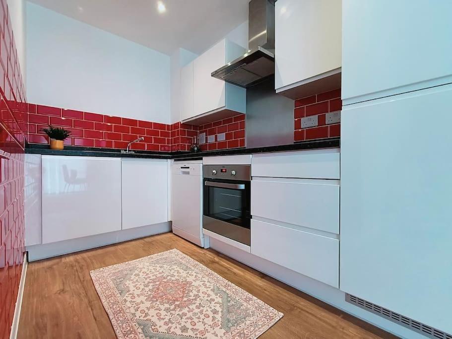 Issara 49 - Great Location & Private Parking Apartamento