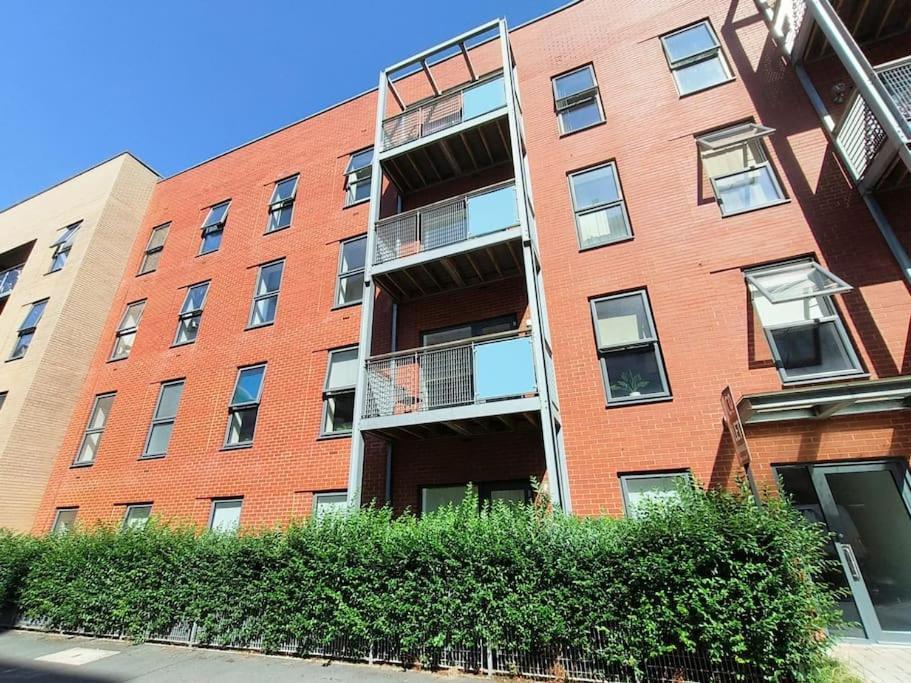 Apartamento Issara 49 - Great Location & Private Parking Portsmouth