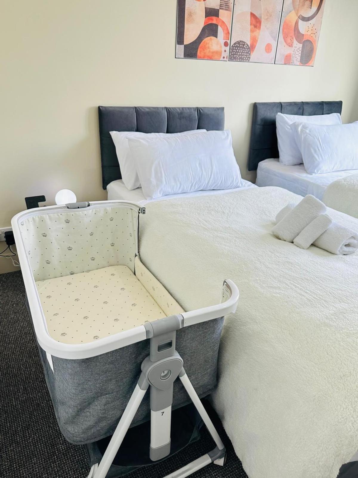 A Quiet In A Well Furnished Close To Gun Wharf Quays Apartamento Portsmouth