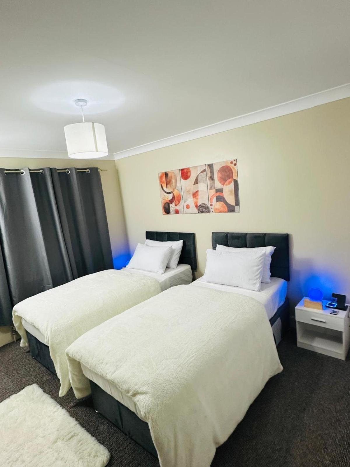 A Quiet In A Well Furnished Close To Gun Wharf Quays Portsmouth