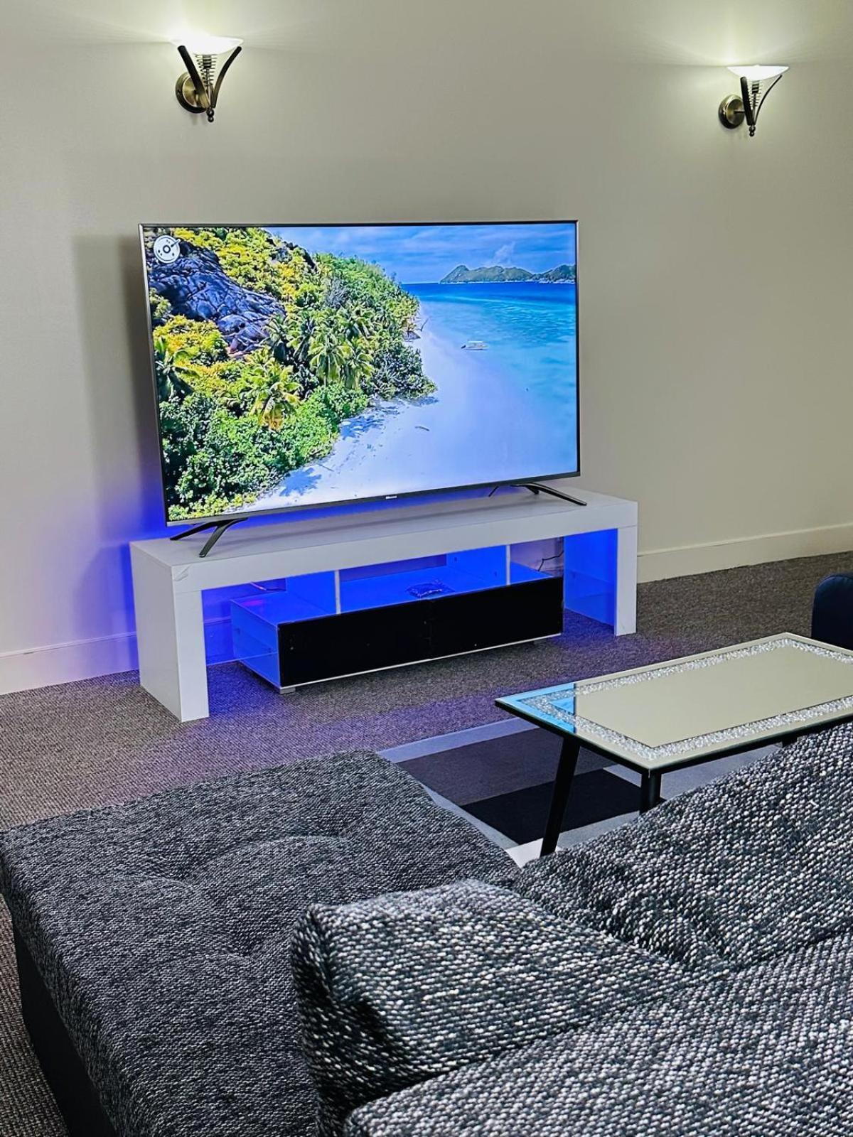 A Quiet In A Well Furnished Close To Gun Wharf Quays Apartamento *