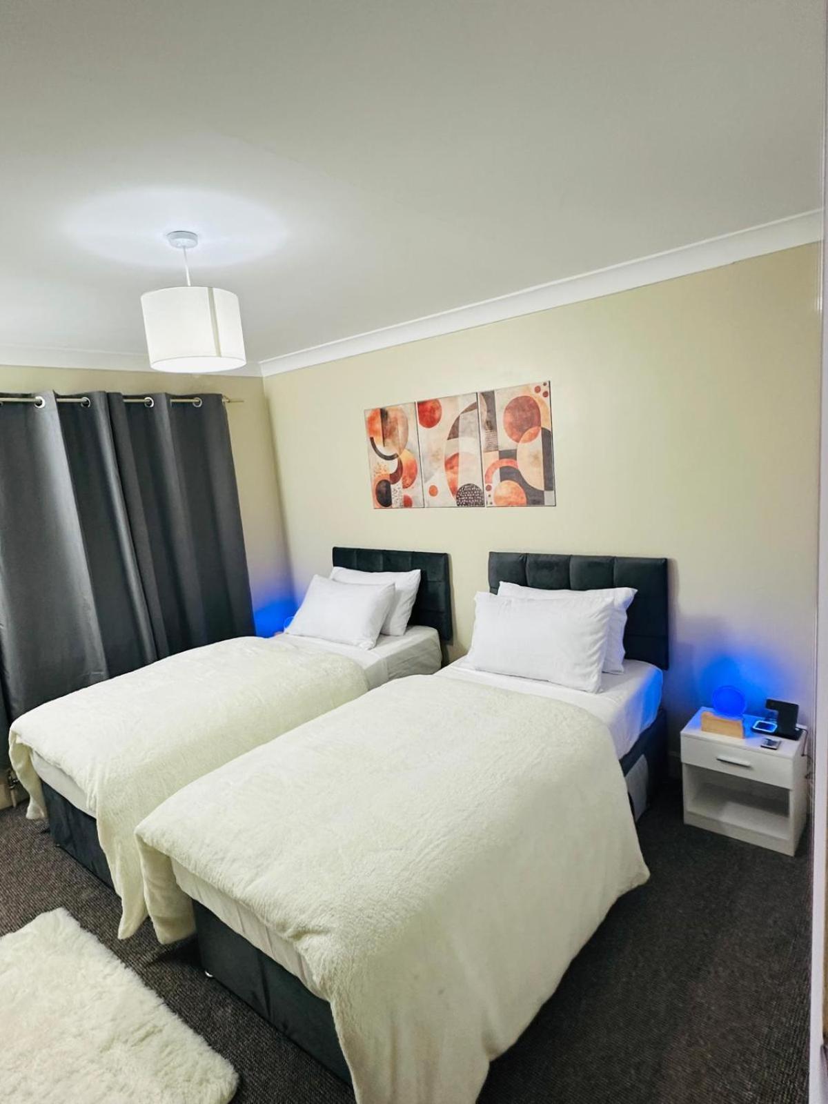 A Quiet In A Well Furnished Close To Gun Wharf Quays * Portsmouth