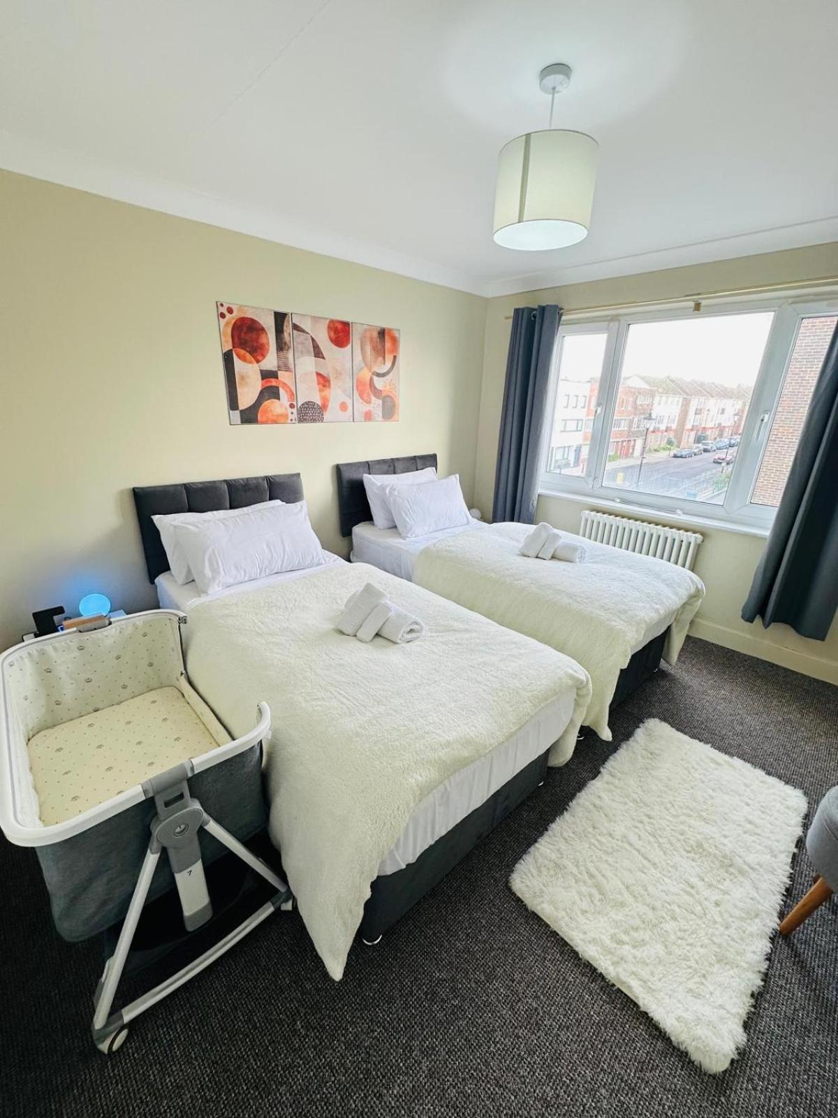 A Quiet In A Well Furnished Close To Gun Wharf Quays * Portsmouth