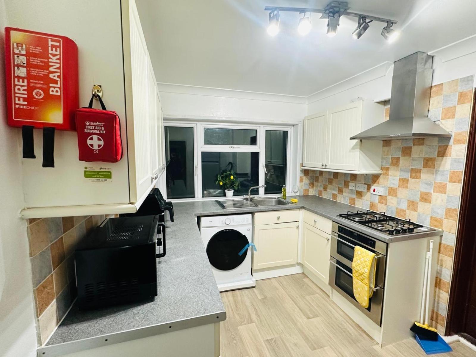 Private In A Well Appointed Centrally Located By The Sea Apartamento *