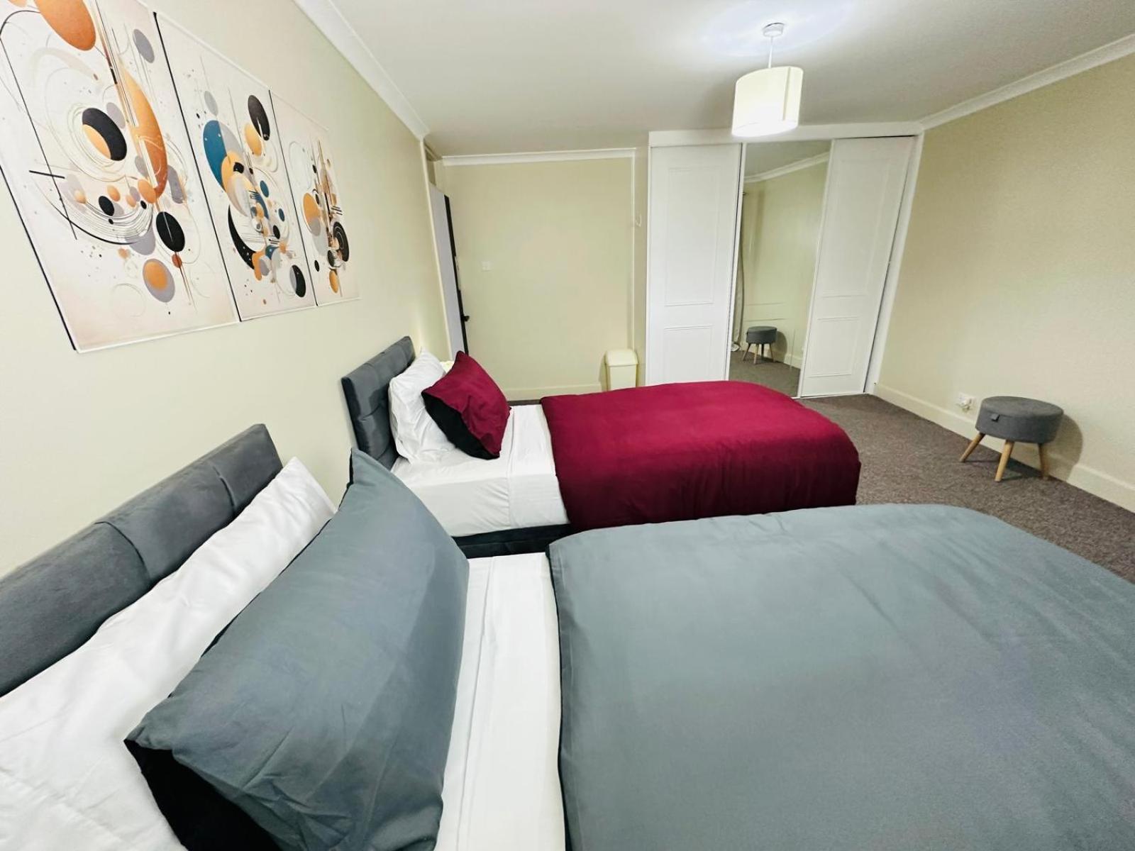 Private In A Well Appointed Centrally Located By The Sea *