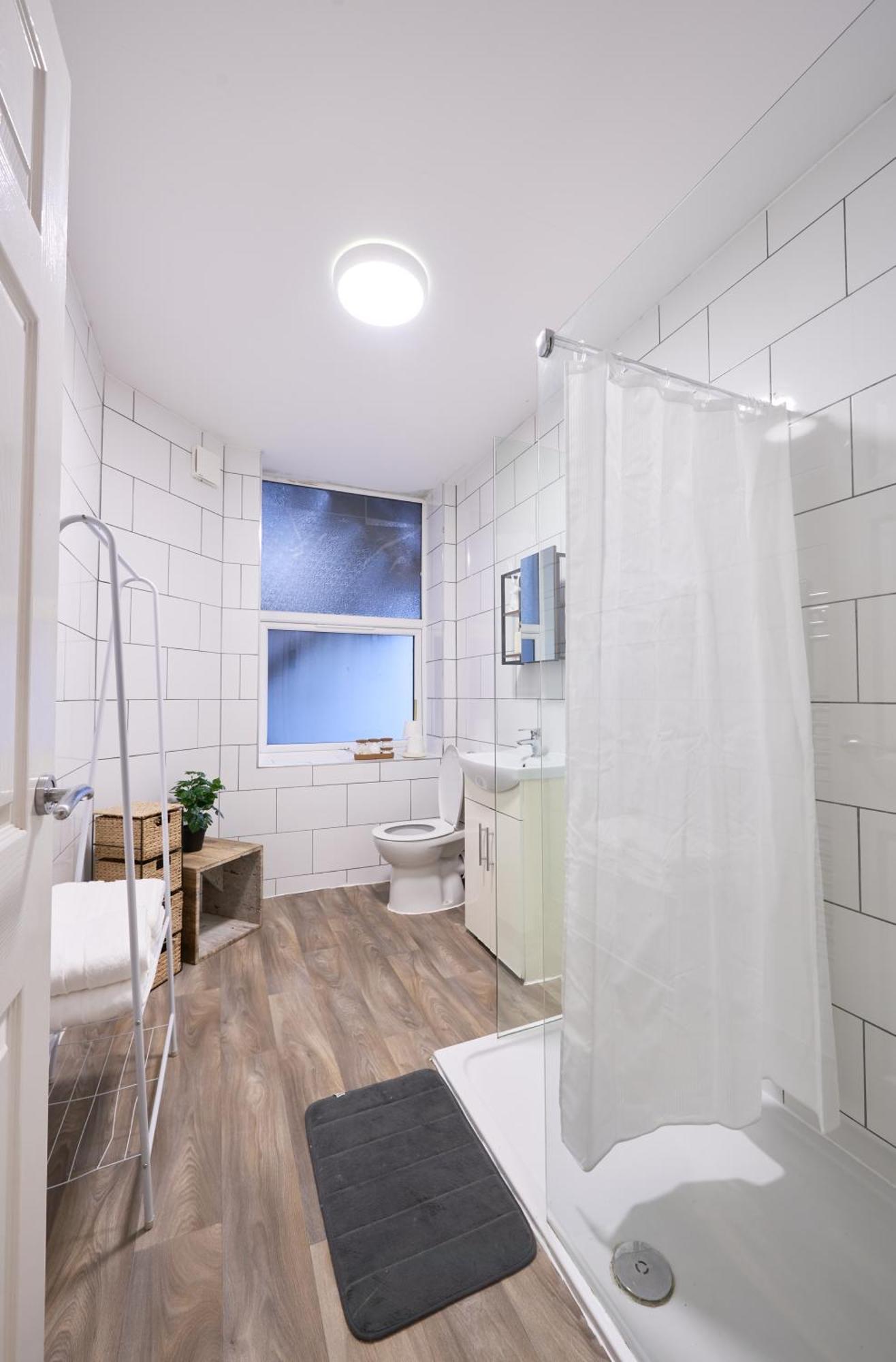 Apartment Coastal Comfort For 5
