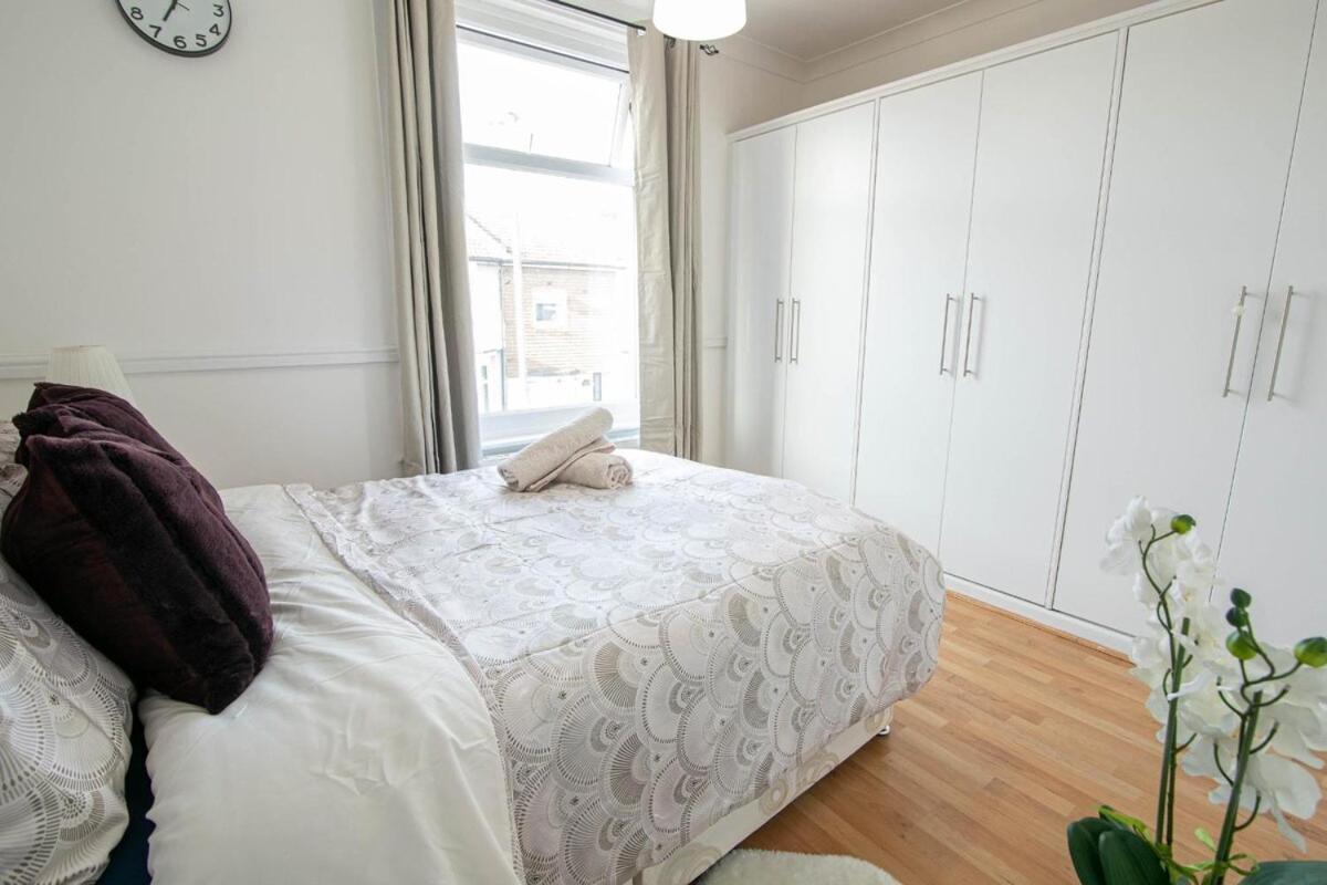 Holiday home 3 Bed Modern Home, Vibrant & Stylish, Sleep Upto 7 Portsmouth