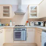 Spacious Split Level Flat In Great Location