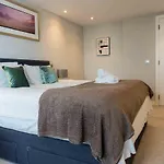 Luxury 3 Bedroom 3 Bathroom Balcony Apartment - Gunwharf Quays Apartments