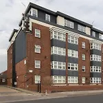 Open Mind Property - Southsea With Free Parking