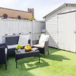 Open Mind Property - 4 Beds 2 Bathrooms & Parking
