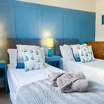 3 Bedrooms Stylish Spacious Townhouse, Perfect For Groups And Family, Sleeps 6 With Free On-Street Parking Permit, Southsea - Work Contractors And Summer Special Offer - By Blue Puffin Stays