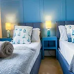 3 Bedrooms Stylish Spacious Townhouse, Perfect For Groups And Family, Sleeps 6 With Free On-Street Parking Permit, Southsea - Work Contractors And Summer Special Offer - By Blue Puffin Stays