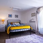 Coastal Terrace Retreat- 2 Bedrooms, Free Parking