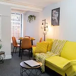 Open Mind Property - Cosy Flat With Free Parking