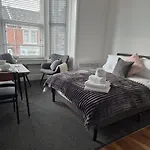 #4 Studio Portsmouth Apartment